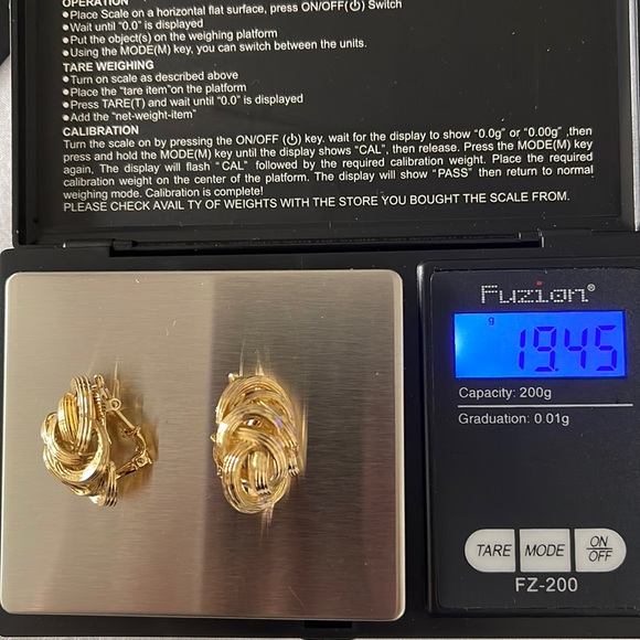 Tiffany & Co 18 Knot Clip Earrings - Picture 16 of 16